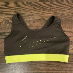Neon green and black sports bra ( NO PADS)- but they can be inserted